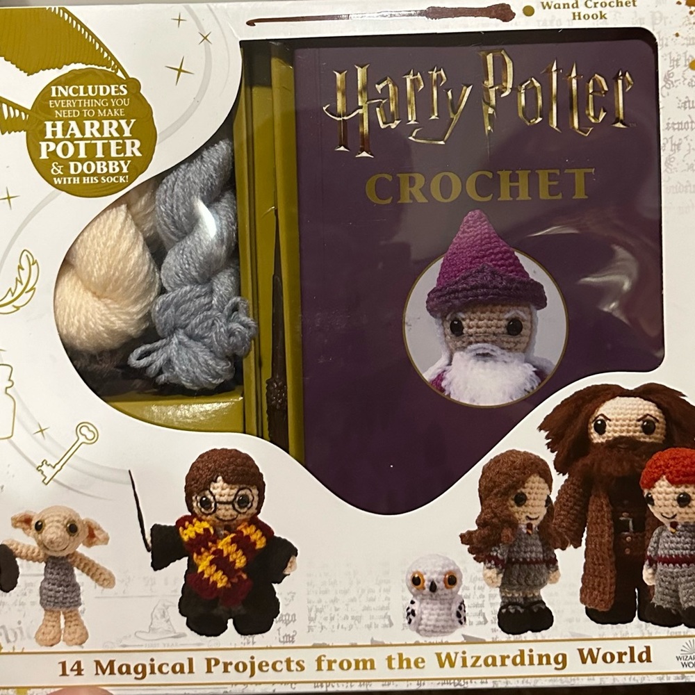 *New in Box* Harry Potter Crochet Kit 14 Magical Projects of The Wizarding World